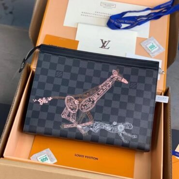 LV Damier Pochette