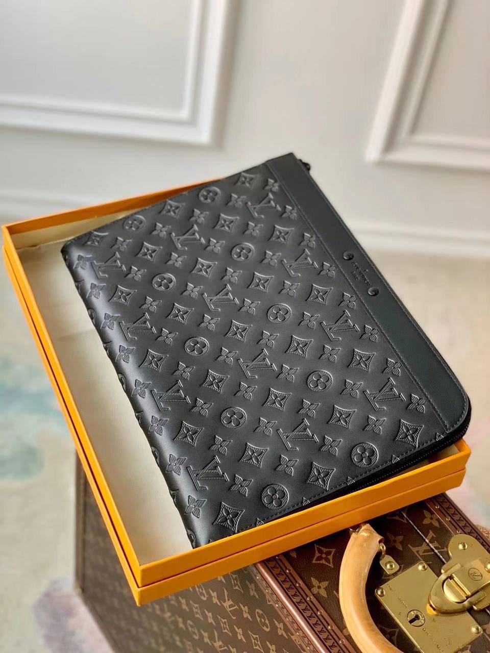 LV POUCH