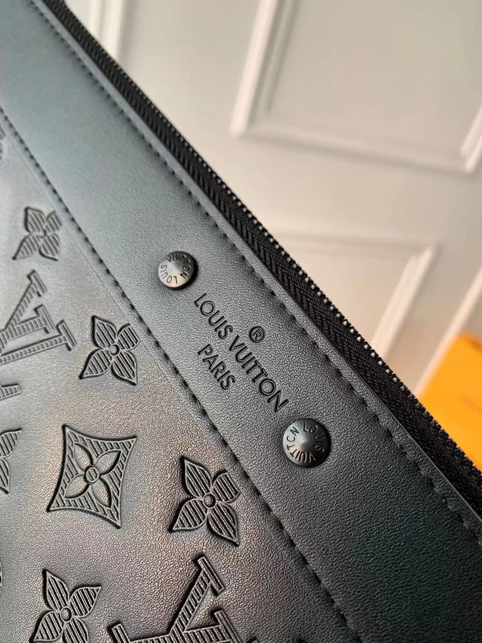 LV POUCH - الصورة 3