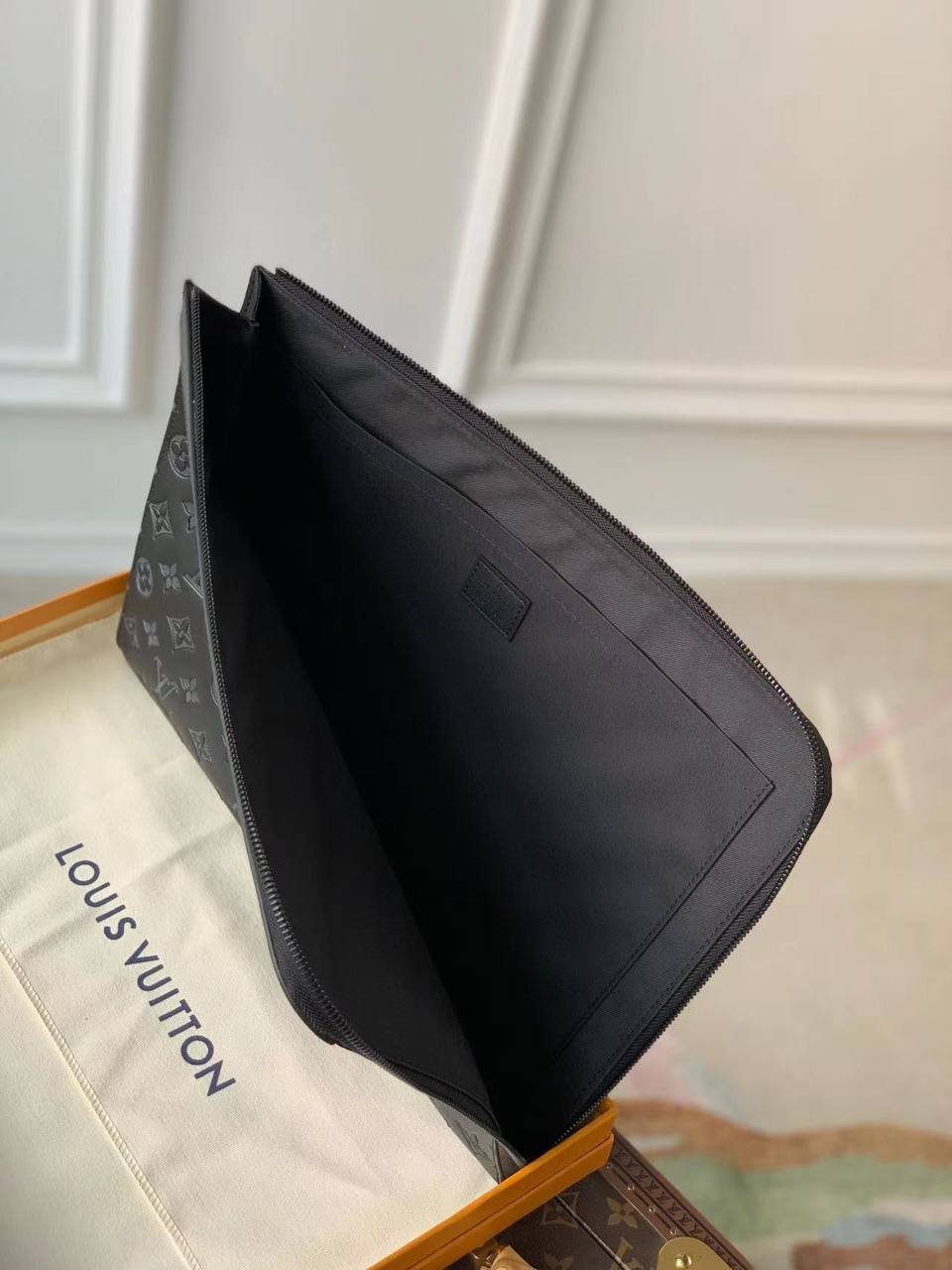 LV POUCH - الصورة 6