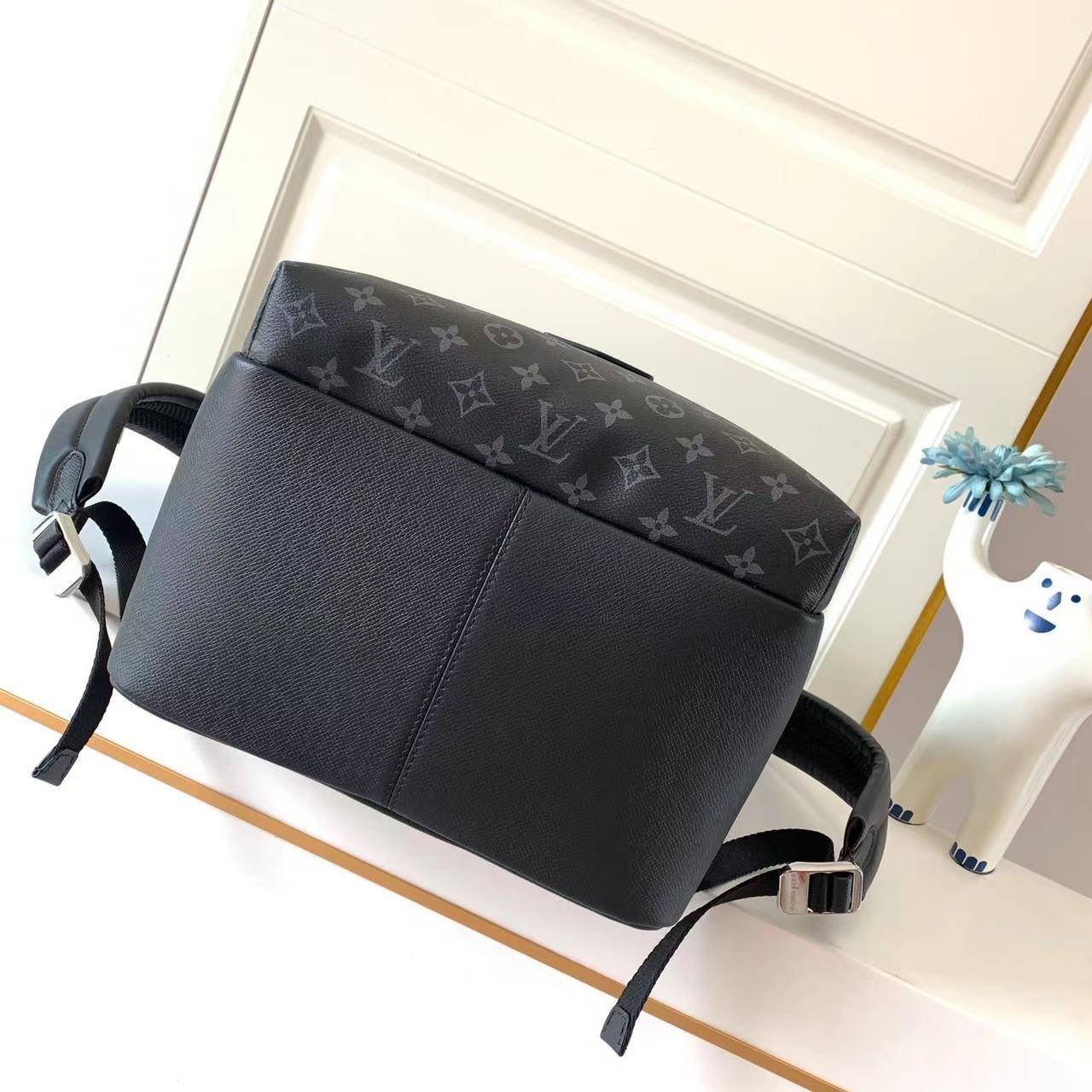 LV BackPack - الصورة 3