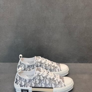 Low-Top Sneaker White and Black Dior Oblique Canvas