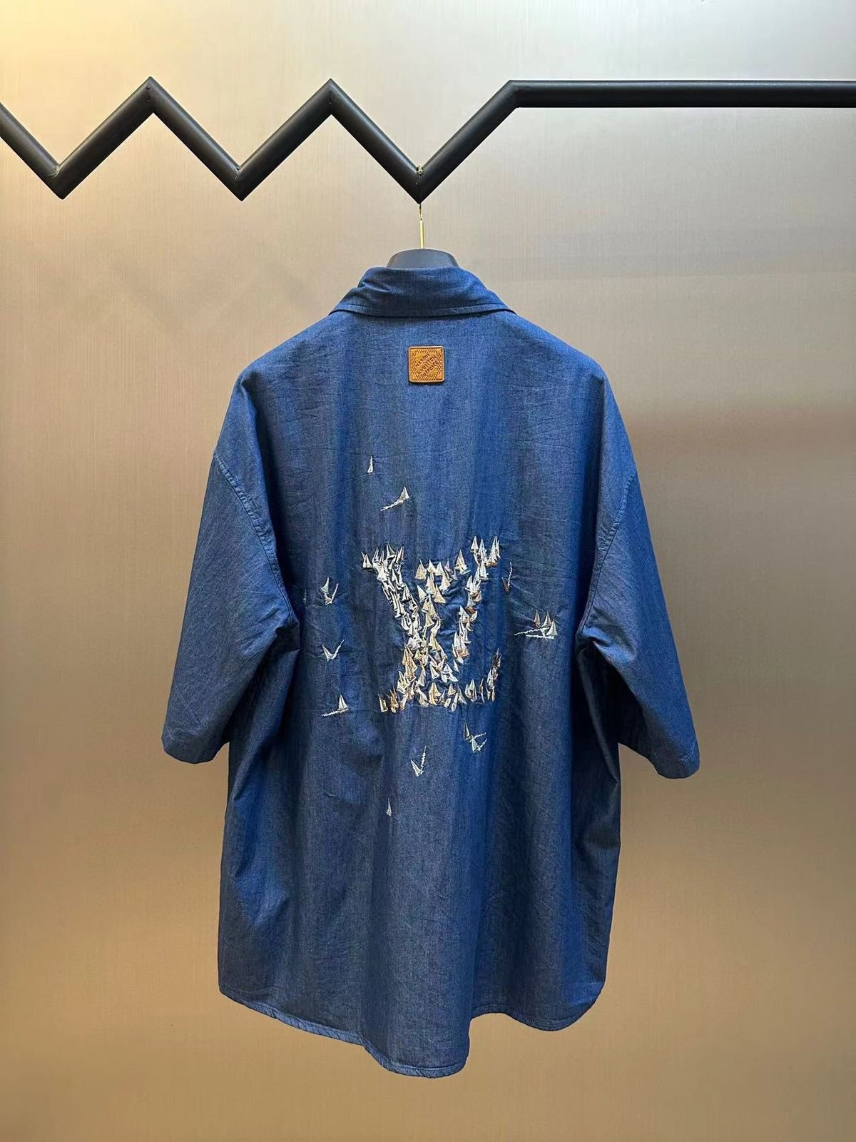 LV SET - الصورة 2