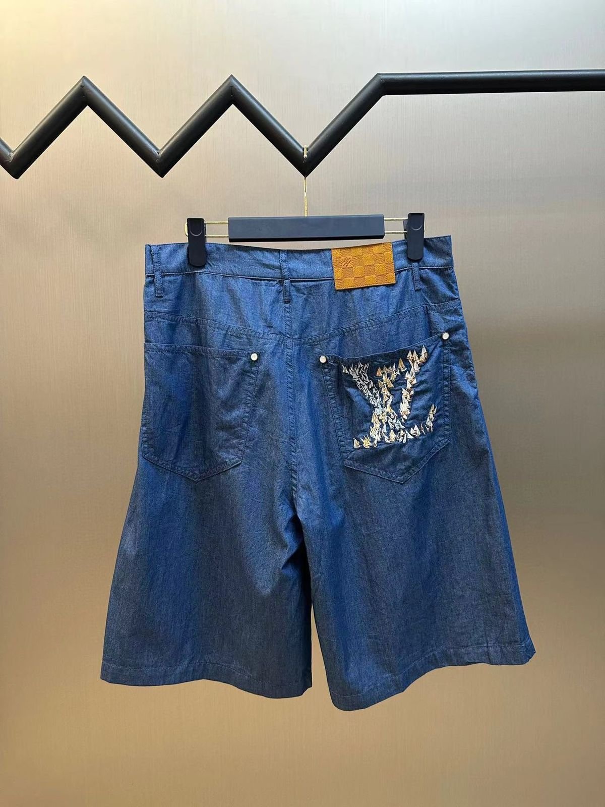 LV SET - الصورة 4