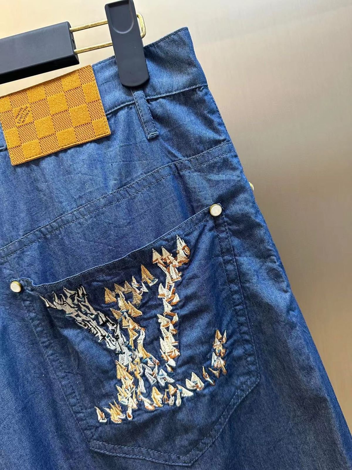 LV SET - الصورة 5